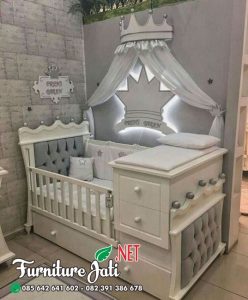 Tempat Tidur Bayi Kayu Mewah