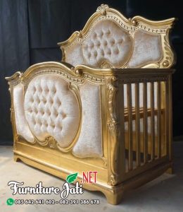 Tempat Tidur Bayi Ukiran Mewah Emas